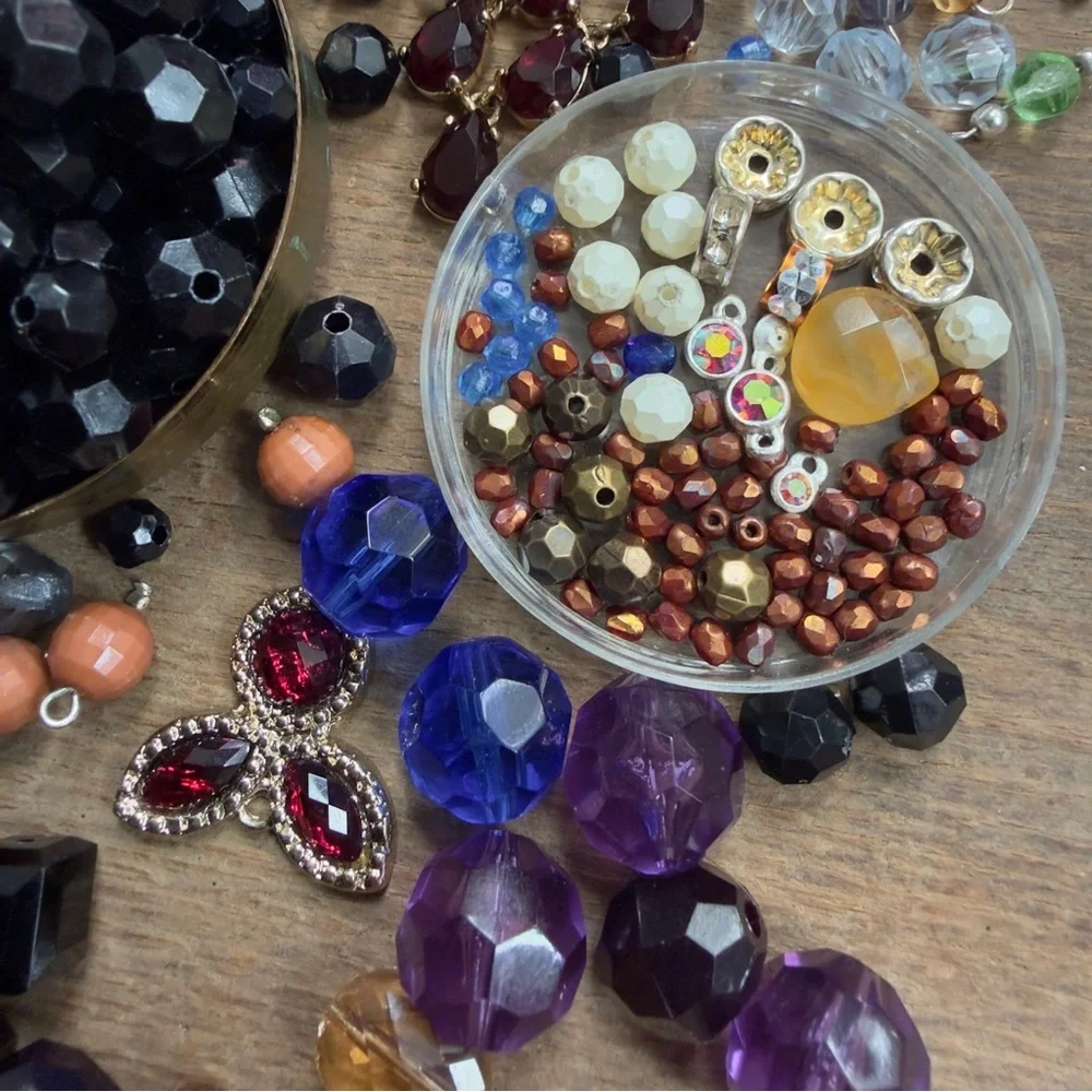 Assorted rhinestone & faceted bead charm mixed lot var materials hi low vtg mod